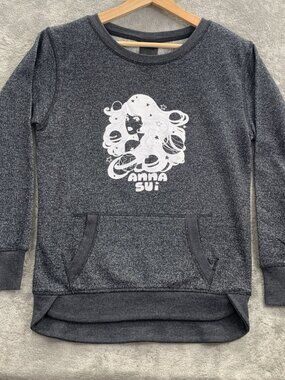 Anna Sui Sweater Womens Small Gray Crew Neck Graphic Print Logo Y2K Sweatshirt